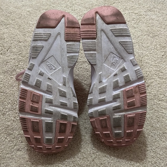 Nike Harache kids sneakers EUC wore few times like new size 2Y - Picture 7 of 7